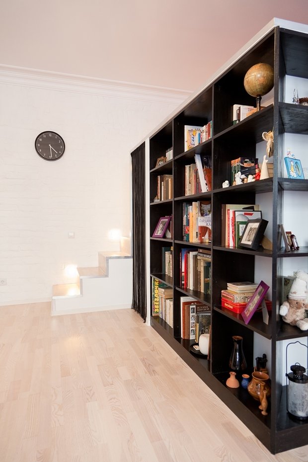 Фотография: Мебель и свет в стиле Современный, Лофт, Малогабаритная квартира, Квартира, Цвет в интерьере, Дома и квартиры, Стены – фото на INMYROOM