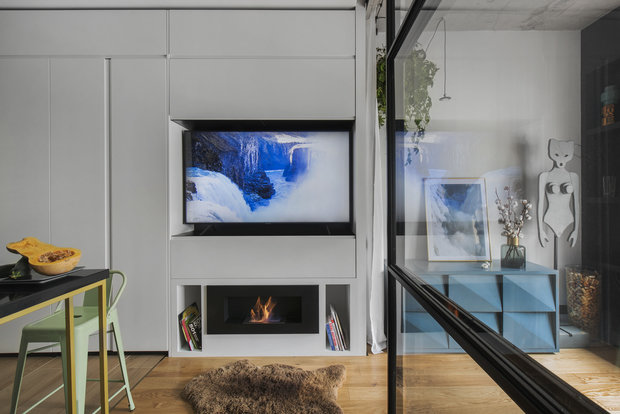 Фотография: Кухня и столовая в стиле Лофт, Современный, Малогабаритная квартира, Квартира, Студия, Проект недели, Черный, Москва, Серый, Голубой, Бирюзовый, Монолитный дом, до 40 метров, Екатерина Уланова – фото на INMYROOM