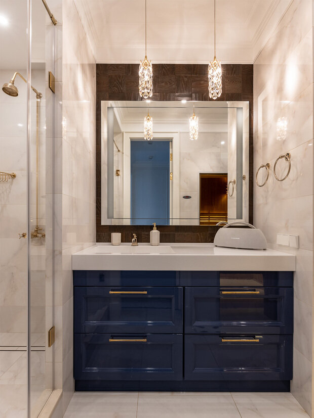 Фотография: Ванная в стиле Современный, Проект дня, Казань, Таунхаус, Кирпичный дом, 4 и больше, Более 90 метров, современный с элементами классики и роскоши, Роман Миронов, Андрей Васильев, PLATFORM – фото на INMYROOM