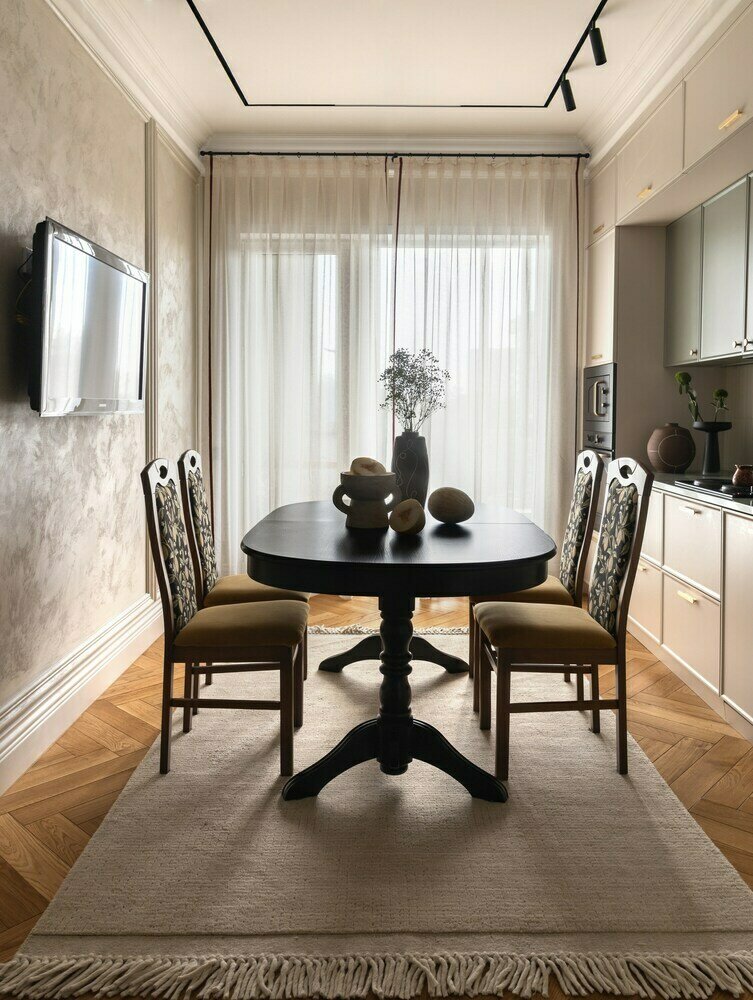 Фотография: Кухня и столовая в стиле Классический, Квартира, Проект дня, 2 комнаты, 60-90 метров, Алматы, Студия Mondial, Анастасия Халина – фото на INMYROOM Фотография: Кухня и столовая в стиле Классический, Квартира, Проект дня, 2 комнаты, 60-90 метров, Алматы, Студия Mondial, Анастасия Халина – фото на INMYROOM