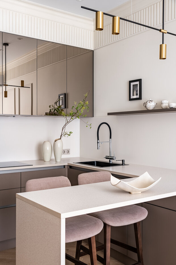 Фотография: Кухня и столовая в стиле Современный, Квартира, Проект дня, 2 комнаты, 40-60 метров, Анна Жижайкина, современный с элементами неоклассики – фото на INMYROOM