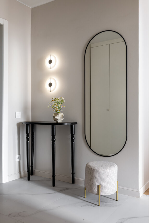 Фотография: Прихожая в стиле Современный, Квартира, Проект дня, Москва, Кирпичный дом, 3 комнаты, 60-90 метров, Виктория Аз-Зари – фото на INMYROOM