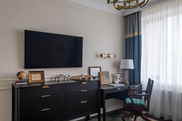 Фотография: Кабинет в стиле Классический, Современный, Квартира, Проект недели, Москва, 3 комнаты, 60-90 метров, Алина Роговская – фото на INMYROOM