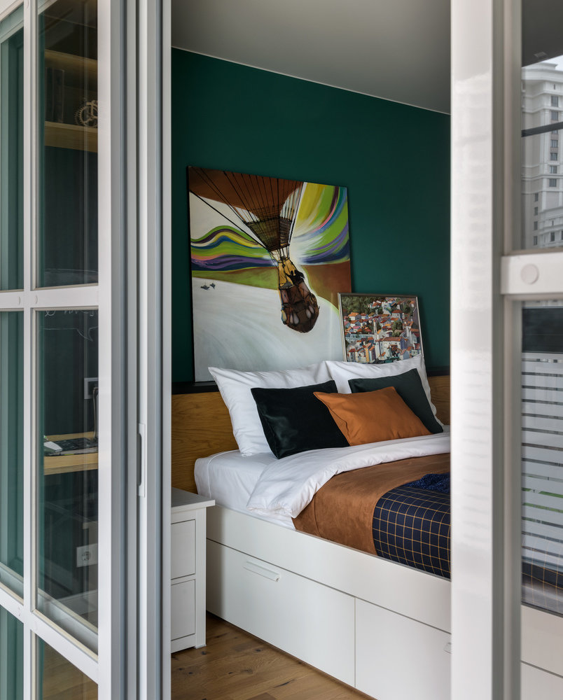 При перепланировке сразу выделили гардеробную комнату при спальне и провели туда вентиляцию. Использовали модульные сетчатые системы хранения. Они дешевле ЛДСП-полок и могут меняться в зависимости от поставленных задач. При перепланировке сразу выделили гардеробную комнату при спальне и провели туда вентиляцию. Использовали модульные сетчатые системы хранения. Они дешевле ЛДСП-полок и могут меняться в зависимости от поставленных задач.