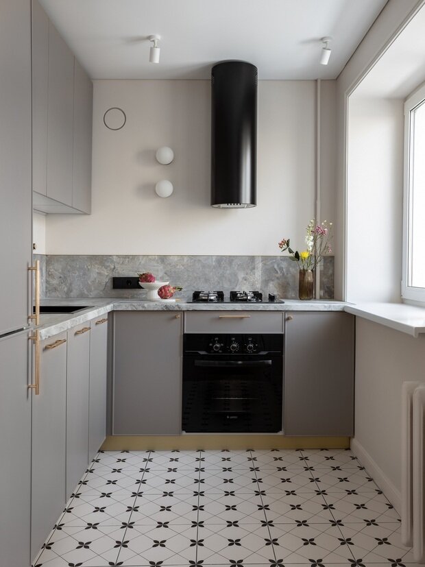 Фотография: Кухня и столовая в стиле Современный, Минимализм, Квартира, Проект недели, Челябинск, Хрущевка, Кирпичный дом, 2 комнаты, 40-60 метров, Мария Тарташник – фото на INMYROOM