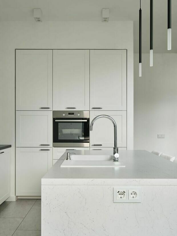 Фотография: Кухня и столовая в стиле Скандинавский, Современный, Эклектика, Минимализм, Эко, Проект недели, Таунхаус, 4 и больше, Более 90 метров, Тюмень – фото на INMYROOM