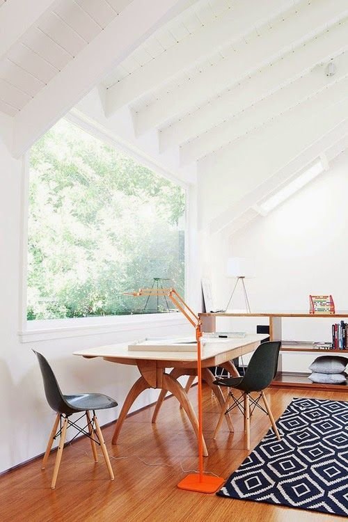 Фотография: Гостиная в стиле Скандинавский, Декор интерьера, Декор дома, Картины, Окна, Пол – фото на INMYROOM Фотография: Гостиная в стиле Скандинавский, Декор интерьера, Декор дома, Картины, Окна, Пол – фото на INMYROOM