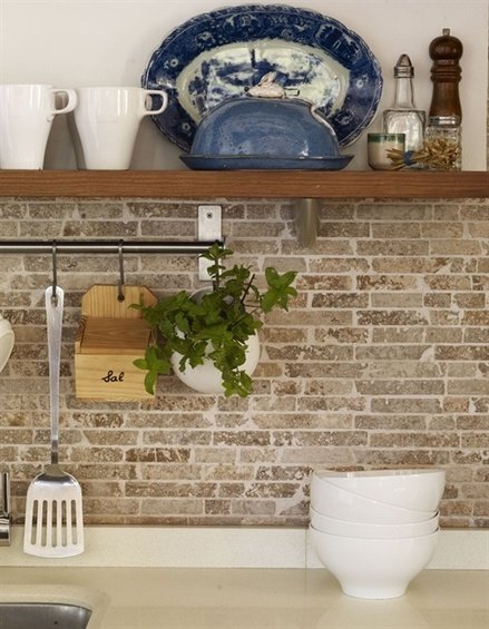 Фотография: Гостиная в стиле Современный, Эко, Кухня и столовая, Декор интерьера, Дом, Декор дома, Плитка, Мозаика, Кухонный фартук – фото на INMYROOM Фотография: Гостиная в стиле Современный, Эко, Кухня и столовая, Декор интерьера, Дом, Декор дома, Плитка, Мозаика, Кухонный фартук – фото на INMYROOM