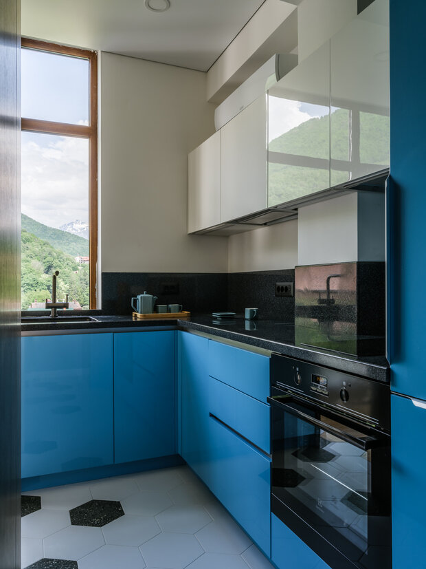 Фотография: Кухня и столовая в стиле Современный, Малогабаритная квартира, Квартира, Студия, Проект недели, Сочи, до 40 метров, Елизавета Ткачева – фото на INMYROOM