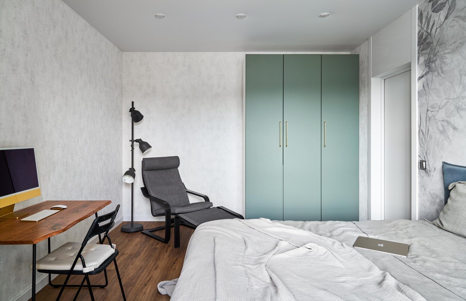 Фотография: Спальня в стиле Современный, Квартира, Проект недели, Санкт-Петербург, Панельный дом, 2 комнаты, 40-60 метров, 137, Евгения Аборина – фото на INMYROOM