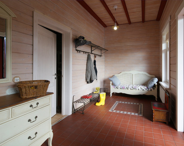 Фотография: Прихожая в стиле Прованс и Кантри, Восточный, Эклектика, Россия, BOSCH, iM, Проект недели, Дача, Дом и дача, Mobilier de Maison, Илья Насонов, прованс в интерьере, Sikkens, Рыжий кот, Михайловское, Arca, Nasonov DesignWerke, шинуазри, идеи интерьера в стиле шинуазри, интерьер загородного дома, деревянный дом из бруса, dom-iz-brusa – фото на INMYROOM