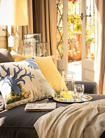 Фотография: Декор в стиле Прованс и Кантри, Дом, Дома и квартиры, Большие окна, Лепнина – фото на INMYROOM