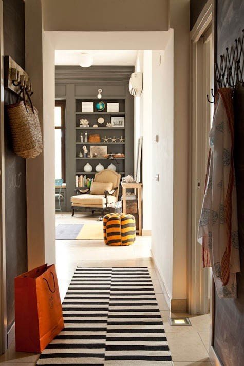 Фотография: Прихожая в стиле Прованс и Кантри, Малогабаритная квартира, Квартира, Советы, Ремонт на практике, экономичный ремонт, бюджетный ремонт прихожей, ремонт коридора, недорогой ремонт коридора – фото на INMYROOM