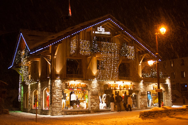 Фотография:  в стиле Прованс и Кантри, Дом, Праздник, Дома и квартиры, Новый Год, Шале, Фасад – фото на INMYROOM