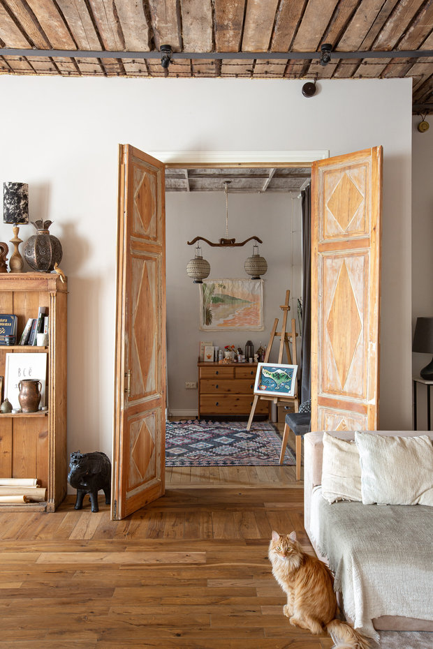 Фотография: Гостиная в стиле Скандинавский, Эклектика, Эко, Квартира, Проект недели, Санкт-Петербург, 3 комнаты, Более 90 метров, Эли Гордеева, интерьер в балийском стиле, стиль Бали, атмосфера Бали в интерьере – фото на INMYROOM