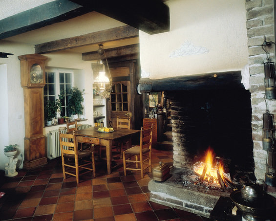 Фотография: Кухня и столовая в стиле Прованс и Кантри, Классический, Современный – фото на InMyRoom.ru