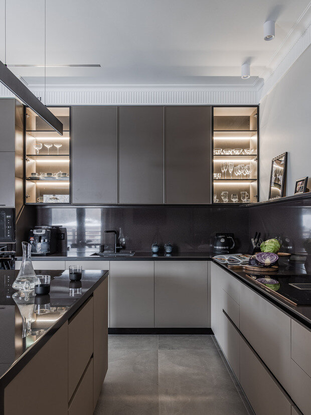 Фотография: Кухня и столовая в стиле Современный, Дом, Проект дня, Дом и дача, Кирпичный дом, 4 и больше, Более 90 метров, современный с элементами классики и минимализмом, Светлана Лепихова – фото на INMYROOM