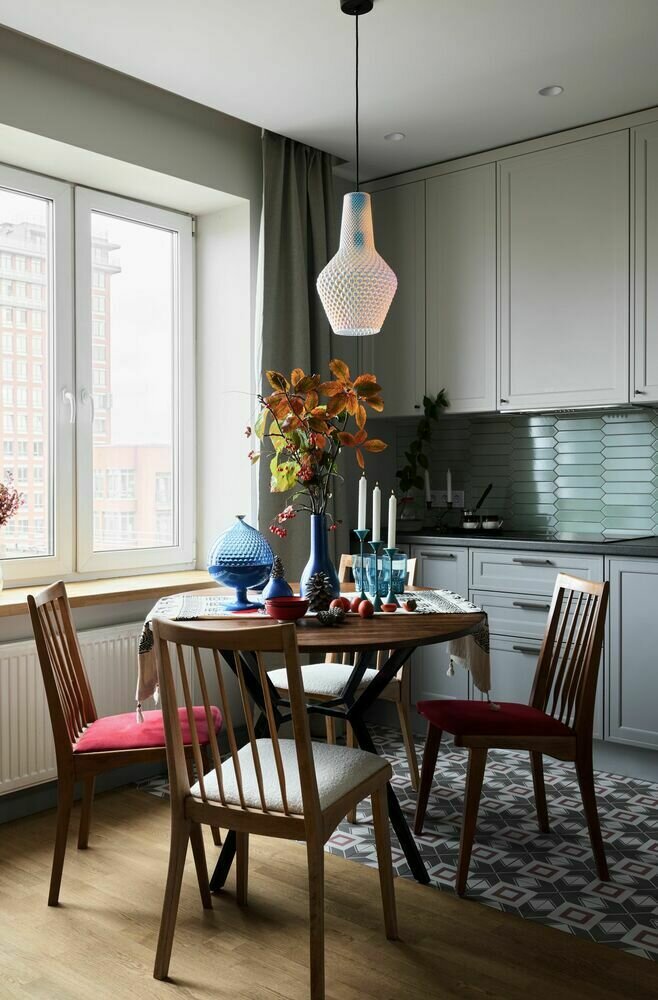 Фотография: Кухня и столовая в стиле Современный, Квартира, Проект дня, Санкт-Петербург, 2 комнаты, 60-90 метров, Наталия Борисенкова – фото на INMYROOM Фотография: Кухня и столовая в стиле Современный, Квартира, Проект дня, Санкт-Петербург, 2 комнаты, 60-90 метров, Наталия Борисенкова – фото на INMYROOM