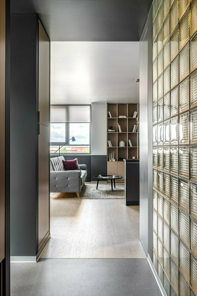 Фотография: Прихожая в стиле Современный, Малогабаритная квартира, Проект недели, Санкт-Петербург, 2 комнаты, 40-60 метров, Livet architects – фото на INMYROOM Фотография: Прихожая в стиле Современный, Малогабаритная квартира, Проект недели, Санкт-Петербург, 2 комнаты, 40-60 метров, Livet architects – фото на INMYROOM