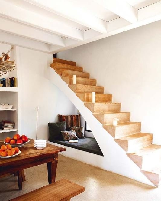 Фотография: в стиле Прованс и Кантри, Классический, Современный, Гардеробная, Декор интерьера, Хранение, Декор дома, Лестница, Гардероб – фото на INMYROOM Фотография: в стиле Прованс и Кантри, Классический, Современный, Гардеробная, Декор интерьера, Хранение, Декор дома, Лестница, Гардероб – фото на INMYROOM