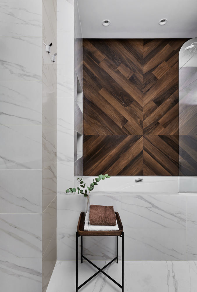 Плитку под орех также использовали в оформлении ванной комнаты, тем самым связав ее с остальным пространством квартиры и добавив законченности. Плитку под орех также использовали в оформлении ванной комнаты, тем самым связав ее с остальным пространством квартиры и добавив законченности.