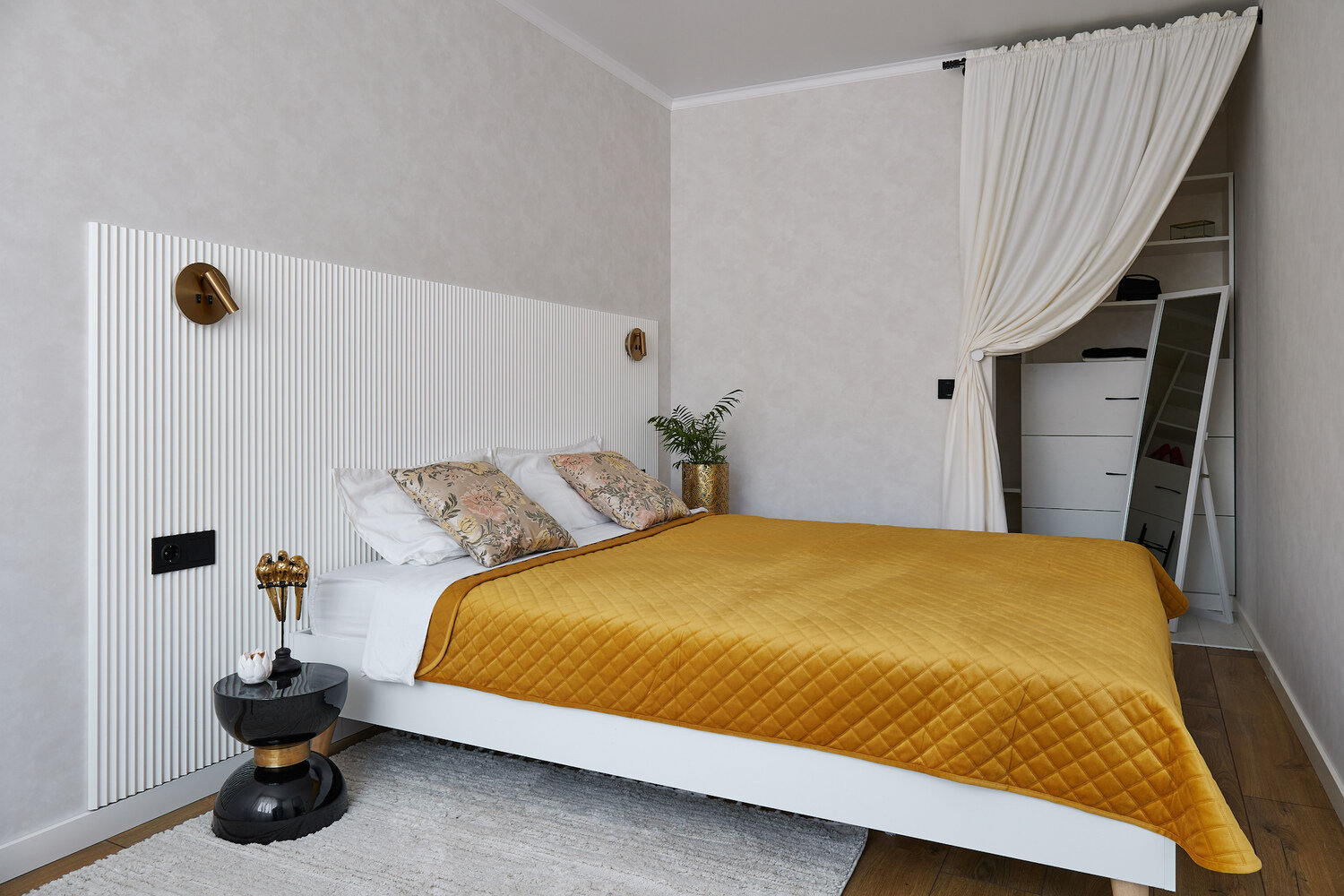 Фотография: Спальня в стиле Современный, Минимализм, Малогабаритная квартира, Квартира, Проект недели, Минск, Хрущевка, 2 комнаты, 40-60 метров, Татьяна Самадурава – фото на INMYROOM Фотография: Спальня в стиле Современный, Минимализм, Малогабаритная квартира, Квартира, Проект недели, Минск, Хрущевка, 2 комнаты, 40-60 метров, Татьяна Самадурава – фото на INMYROOM