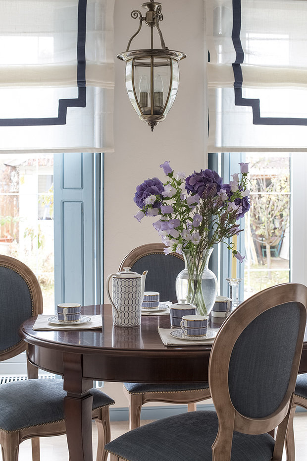 Фотография: Кухня и столовая в стиле Прованс и Кантри, Гостиная, Белый, Проект недели, Голубой, Екатерина Козлова – фото на INMYROOM