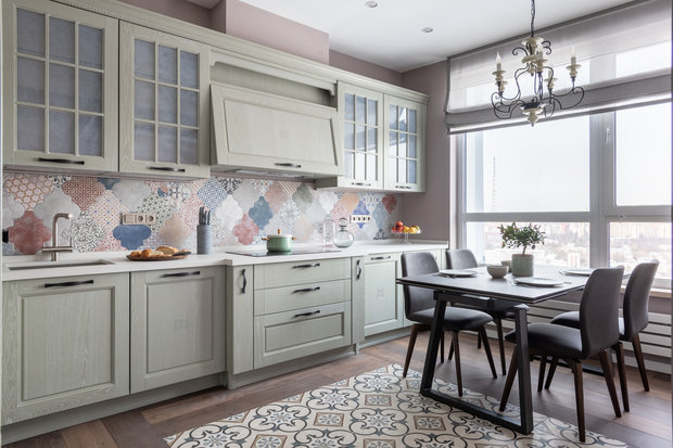 Фотография: Кухня и столовая в стиле Прованс и Кантри, Квартира, Проект недели, Москва, 3 комнаты, Более 90 метров, Sella Interior and Design, Светлана Цисвилер – фото на INMYROOM