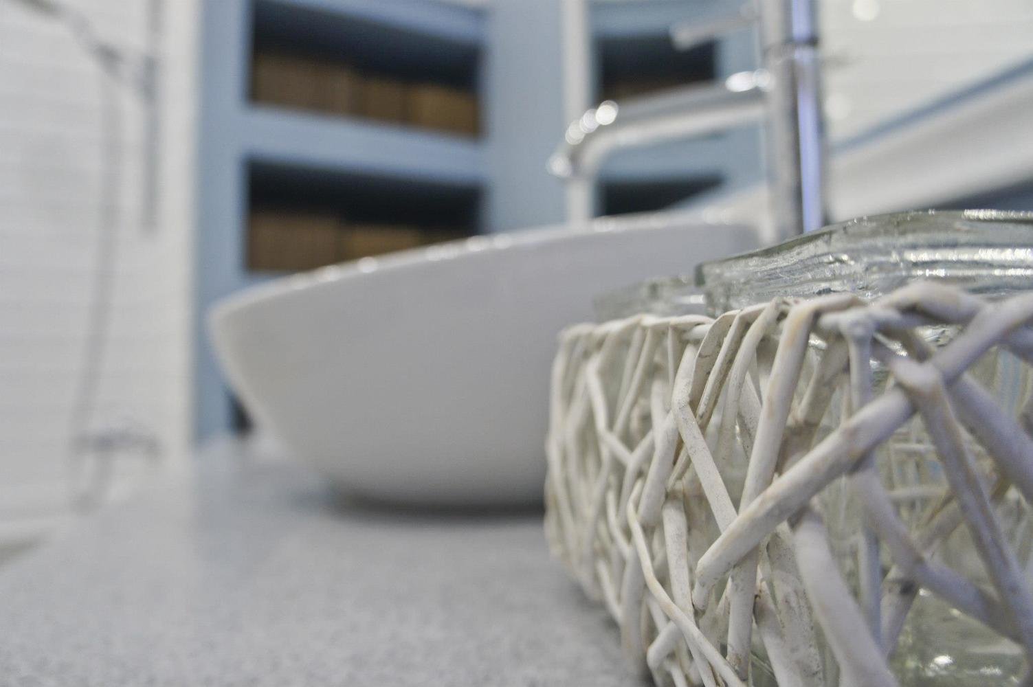 Фотография: Ванная в стиле Современный, Скандинавский, Эклектика, Квартира, Белый, Проект недели, Голубой, Интервью – фото на INMYROOM