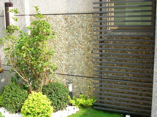 Фото из портфолио  Примеры использования мозаики из натуральной гальки на фасадах зданий. – фотографии дизайна интерьеров на INMYROOM