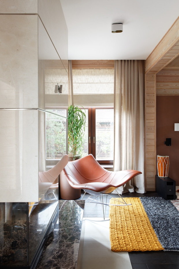 Фотография: Гостиная в стиле Эко, Современный, Дом, Планировки, Artemide, Flos, Galassia, Harlequin, Kravet, Декор, Мебель и свет, Белый, Проект недели, Зеленый, Бежевый, Серый, Оранжевый, Коричневый, Подмосковье, Дом и дача, STUDIO ITALIA DESIGN, Hansgrohe, Духанино, Duralee, Galotty&radice, Cattelan Italia, Miniforms, Kolo, Desiree, Pierantoniobonacina, Leicht, Buschfeld, Fine Art Lamps, Beacon Hill, Таисия Капридова, Дмитрий Марьясов, АБ «Сретенка», современная отделка в типовом доме из бруса, dom-iz-brusa – фото на INMYROOM