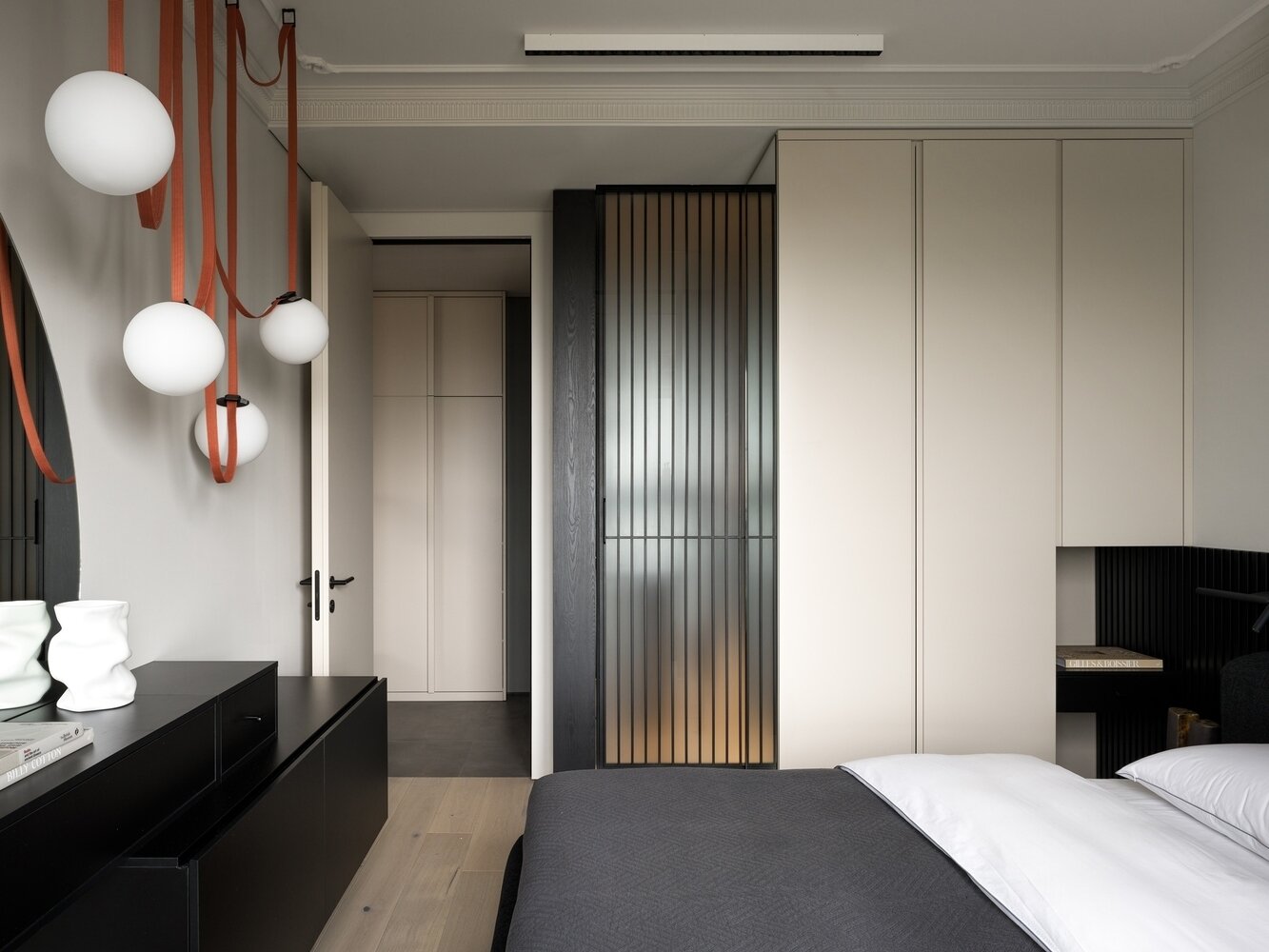 Фотография: Спальня в стиле Современный, Квартира, Проект дня, Москва, Монолитный дом, 3 комнаты, 60-90 метров, JTRoom, Юлия Тазулах – фото на INMYROOM Фотография: Спальня в стиле Современный, Квартира, Проект дня, Москва, Монолитный дом, 3 комнаты, 60-90 метров, JTRoom, Юлия Тазулах – фото на INMYROOM