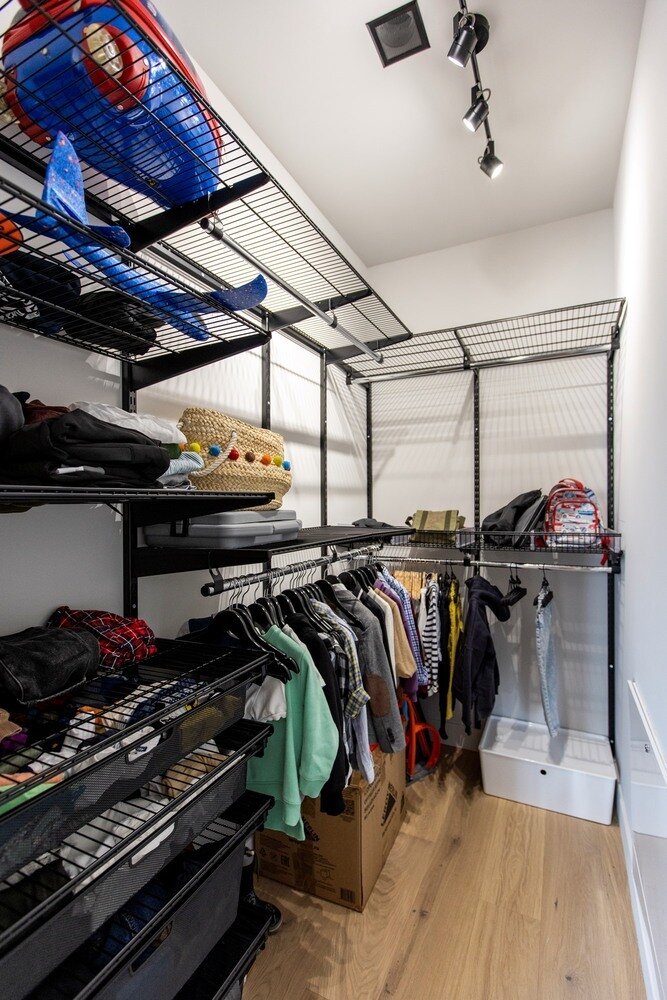 Фотография: Гардеробная в стиле Современный, Дом, Проект недели, Эко, Дом и дача, Подольск, 4 и больше, Более 90 метров, Мария Колесникова – фото на INMYROOM Фотография: Гардеробная в стиле Современный, Дом, Проект недели, Эко, Дом и дача, Подольск, 4 и больше, Более 90 метров, Мария Колесникова – фото на INMYROOM