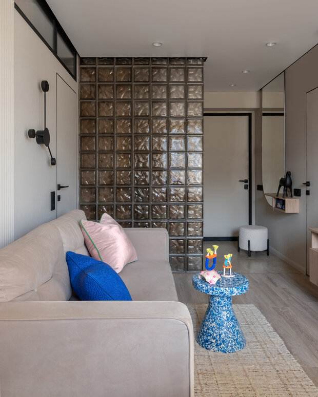 Фотография: Гостиная в стиле Современный, Малогабаритная квартира, Квартира, Проект дня, Москва, Кирпичный дом, 3 комнаты, 40-60 метров, II-29, Ольга Филиппова – фото на INMYROOM