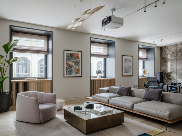 Фотография: Гостиная в стиле Современный, Квартира, Проект дня, Москва, Кирпичный дом, 4 и больше, Более 90 метров, Валерия Исакова, Мария Куркова – фото на INMYROOM