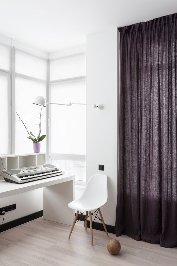 Фотография: Кабинет в стиле Минимализм, Современный, Квартира, Украина, Планировки, Аксессуары, Miele, Modular, Vitra, Мебель и свет, Белый, Проект недели, Черный, Зеленый, Бежевый, Серый, Коричневый, Киев, SLV, ИКЕА, Vibia, Benjamin Moore, Gessi, Wheitzer Parkett, Настя Антонюк, Atelier Areti, Jielde, META, Saba, Blanco, А-III, белый минимализм в Киеве, квартира-галерея – фото на INMYROOM