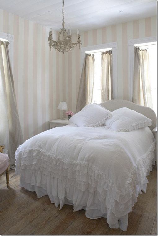 Фотография: Спальня в стиле Прованс и Кантри, Классический, Современный, Декор интерьера, Текстиль, Подушки, Шторы – фото на INMYROOM Фотография: Спальня в стиле Прованс и Кантри, Классический, Современный, Декор интерьера, Текстиль, Подушки, Шторы – фото на INMYROOM