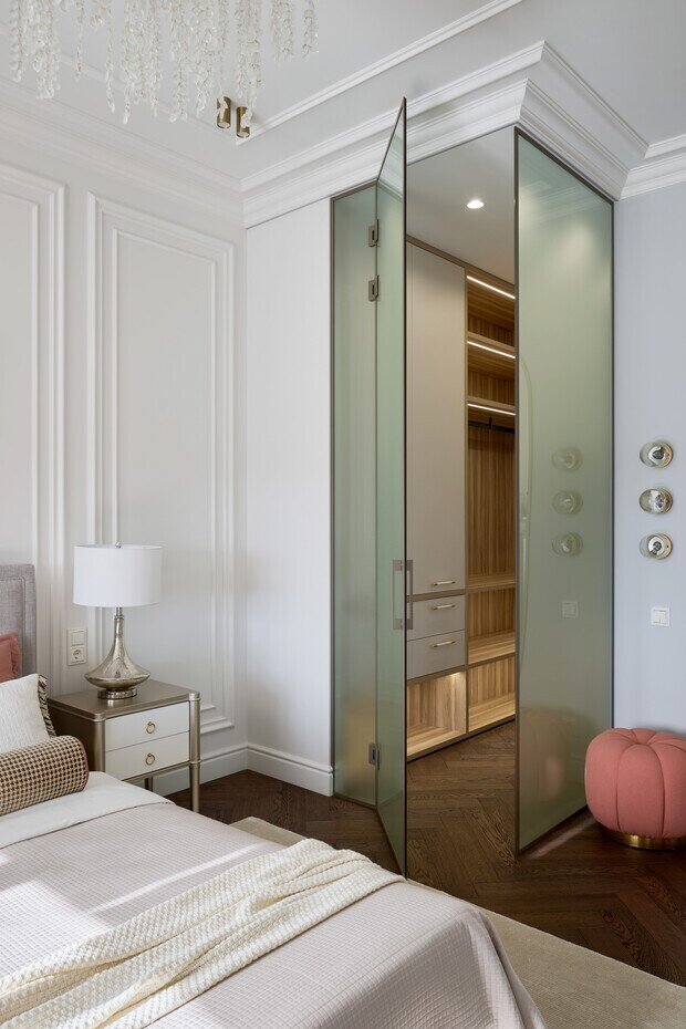 Фотография: Спальня в стиле Классический, Современный, Квартира, Проект дня, 3 комнаты, Более 90 метров, Эксклюзивные проекты, современный с элементами неоклассики, Новосибирская область, Кольцово – фото на INMYROOM