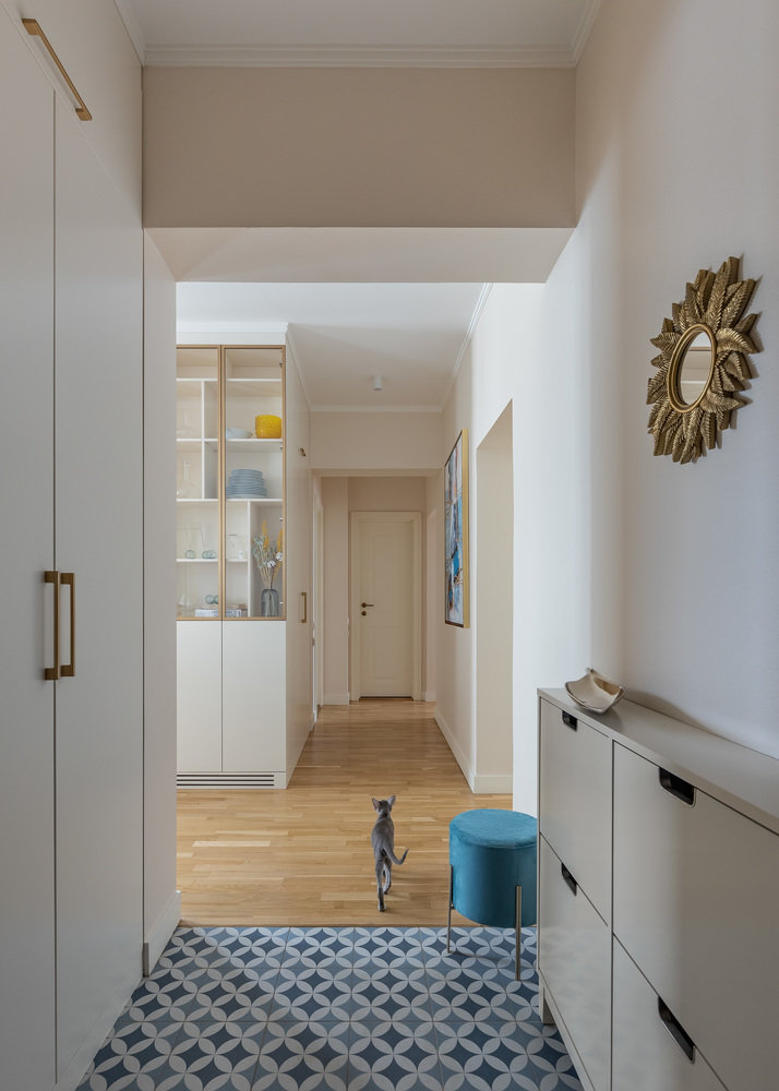 Фотография: Прихожая в стиле Современный, Эклектика, Квартира, Проект недели, Москва, Сталинка, Кирпичный дом, 4 и больше, Более 90 метров, Евгения Костенко, Руслан Типаев – фото на INMYROOM Фотография: Прихожая в стиле Современный, Эклектика, Квартира, Проект недели, Москва, Сталинка, Кирпичный дом, 4 и больше, Более 90 метров, Евгения Костенко, Руслан Типаев – фото на INMYROOM