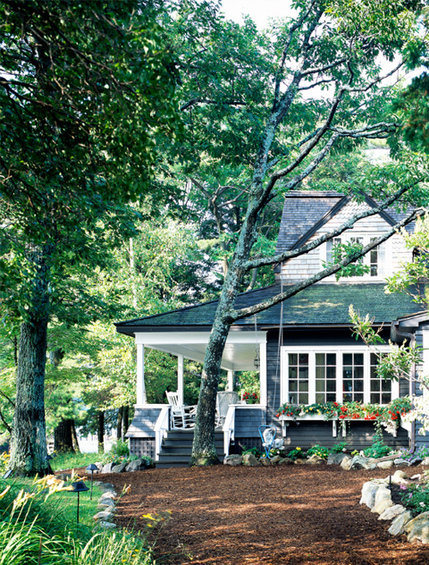 Фотография: Архитектура в стиле , Кухня и столовая, Декор интерьера, Декор дома, Цвет в интерьере, Белый, Камин, Бирюзовый – фото на INMYROOM