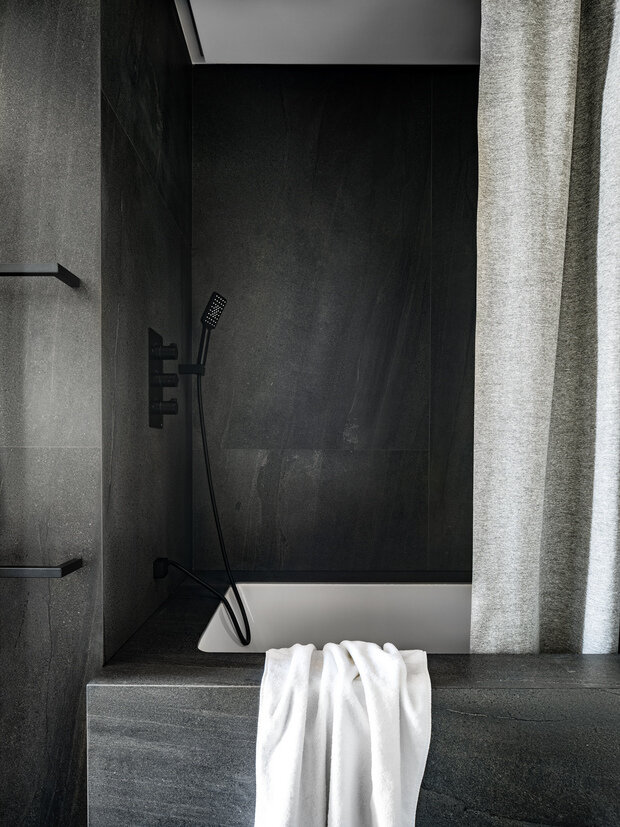 Фотография: Ванная в стиле Лофт, Современный, Минимализм, Квартира, Проект дня, Монолитный дом, 2 комнаты, 60-90 метров, ЖК «Spires», Карен Карапетян, Анна Прохорова – фото на INMYROOM