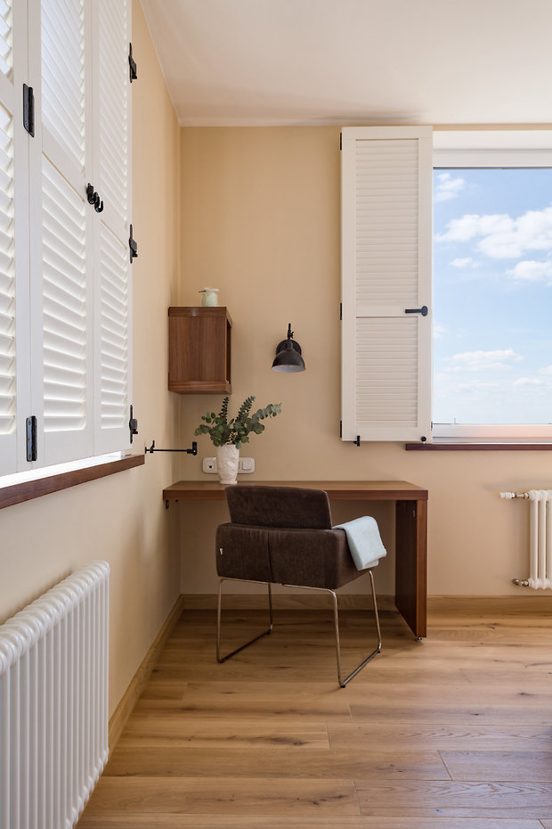 Фотография: Кабинет в стиле Минимализм, Современный, Квартира, Проект недели, Москва, Монолитный дом, 3 комнаты, Более 90 метров, Ирина Ужинцева, ЖК «Дом в сосновой роще» – фото на INMYROOM