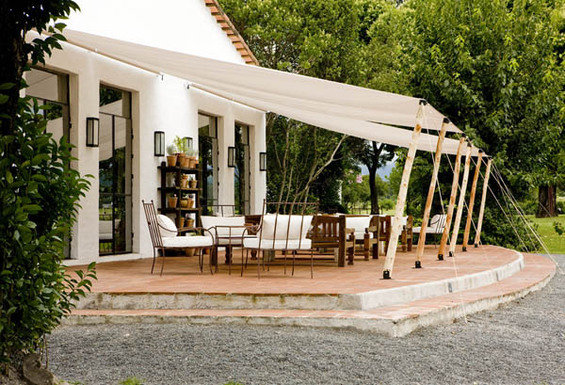 Фотография: Терраса в стиле Современный, Дома и квартиры, Городские места, Отель, Бассейн, Большие окна, Балдахин – фото на INMYROOM