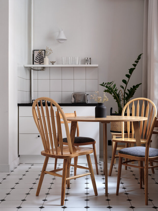 Фотография: Кухня и столовая в стиле Скандинавский, Современный, Минимализм, Квартира, Проект дня, Москва, Сталинка, Кирпичный дом, 2 комнаты, 40-60 метров, Sams.Interior, Анна Мальцева, Винтажный – фото на INMYROOM