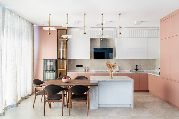 Фотография: Кухня и столовая в стиле Классический, Современный, Эклектика, Квартира, Проект недели, Казахстан, 4 и больше, Более 90 метров, Алматы, Pinteriors – фото на INMYROOM