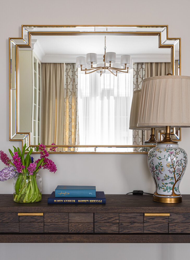 Фото из портфолио Уютная семейная двушка 63 м² с цветной мебелью – фотографии дизайна интерьеров на INMYROOM Фото из портфолио Уютная семейная двушка 63 м² с цветной мебелью – фотографии дизайна интерьеров на INMYROOM