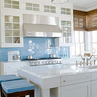 Фотография: Кухня и столовая в стиле Прованс и Кантри, Интерьер комнат, Встраиваемая техника – фото на INMYROOM