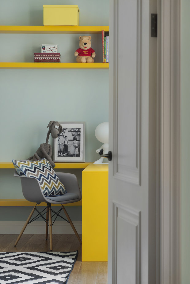 Фотография: Детская в стиле Эклектика, Квартира, Россия, Планировки, Artemide, BoConcept, Gramercy Home, Teak House, Декор, Мебель и свет, Белый, Проект недели, Черный, Москва, Красный, Зеленый, Бежевый, Желтый, Серый, Голубой, Коричневый, MINOTTI, Little Green, Good Look Room, The Rug Company, Dialma Brown, Nаrciso Cantori, Rational, Le Home, Валерия Дзюба, Nido Interiors, кухня за стеклом, четыре комнаты из двушки, классика, лофт и прованс, кабинет в коридоре – фото на INMYROOM