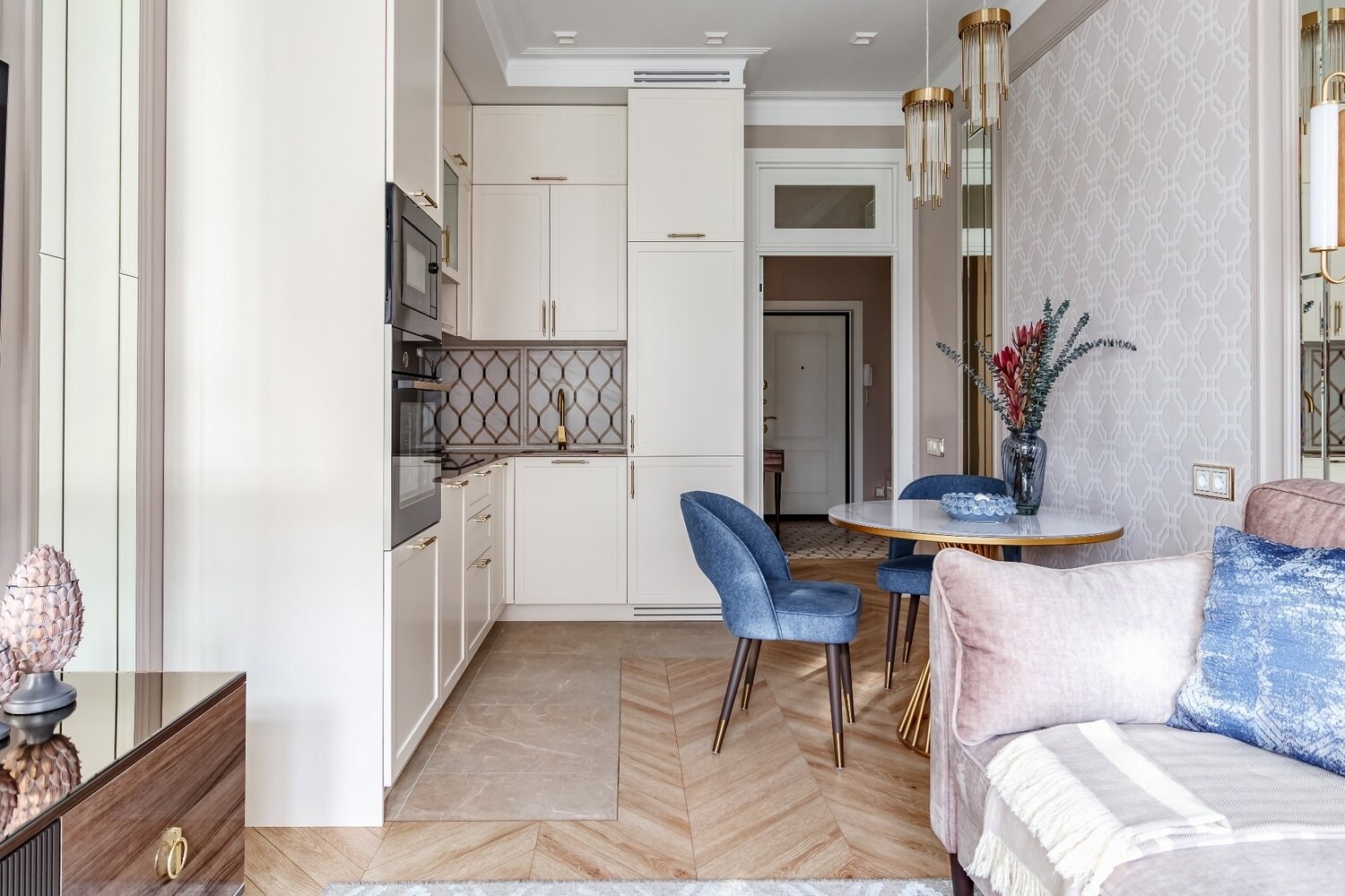 Фотография: Гостиная в стиле Классический, Современный, Эклектика, Квартира, Проект недели, Кирпичный дом, 2 комнаты, 40-60 метров, Киров, Ольга Бухарева – фото на INMYROOM Фотография: Гостиная в стиле Классический, Современный, Эклектика, Квартира, Проект недели, Кирпичный дом, 2 комнаты, 40-60 метров, Киров, Ольга Бухарева – фото на INMYROOM