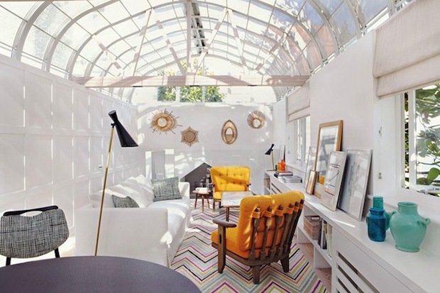 Фотография: Гостиная в стиле Скандинавский, Декор интерьера, Малогабаритная квартира, Квартира, Интерьер комнат, Декор, Мебель и свет, Советы, дизайн гостиной, идеи для гостиной, маленькая гостиная, как увеличить маленькую гостиную, идеи для маленькой гостиной, мебель для маленькой гостиной, планировка маленькой гостиной – фото на INMYROOM